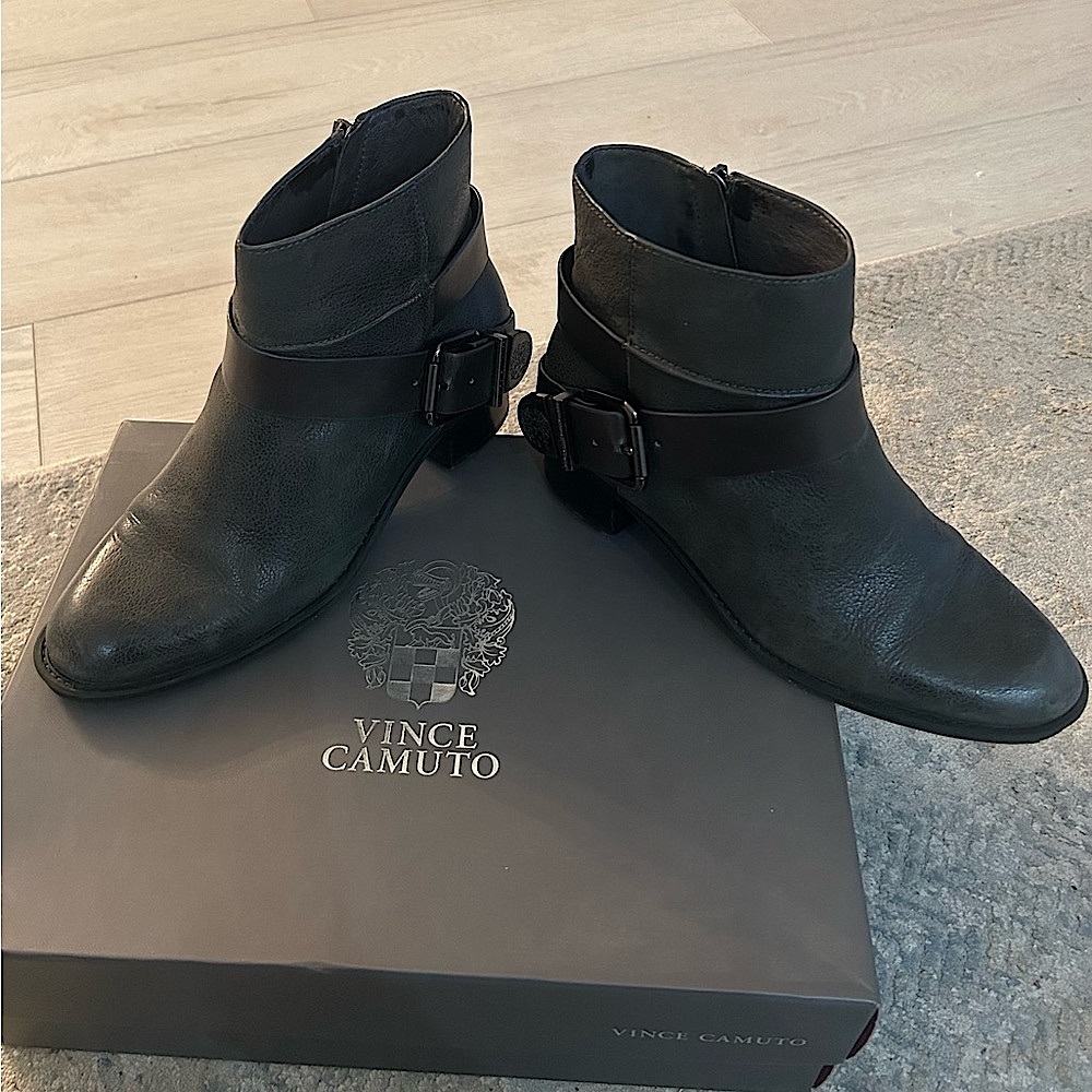 👢Vince Camuto boots, size 7.5M - Picture 2 of 5